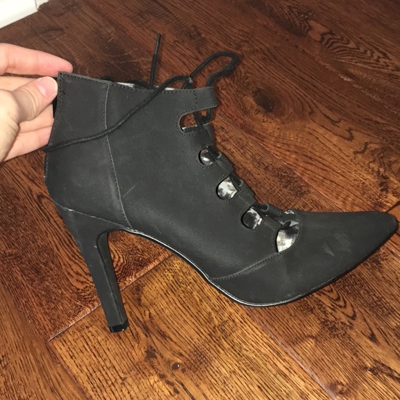 Black tie up heel - Picture 2 of 2